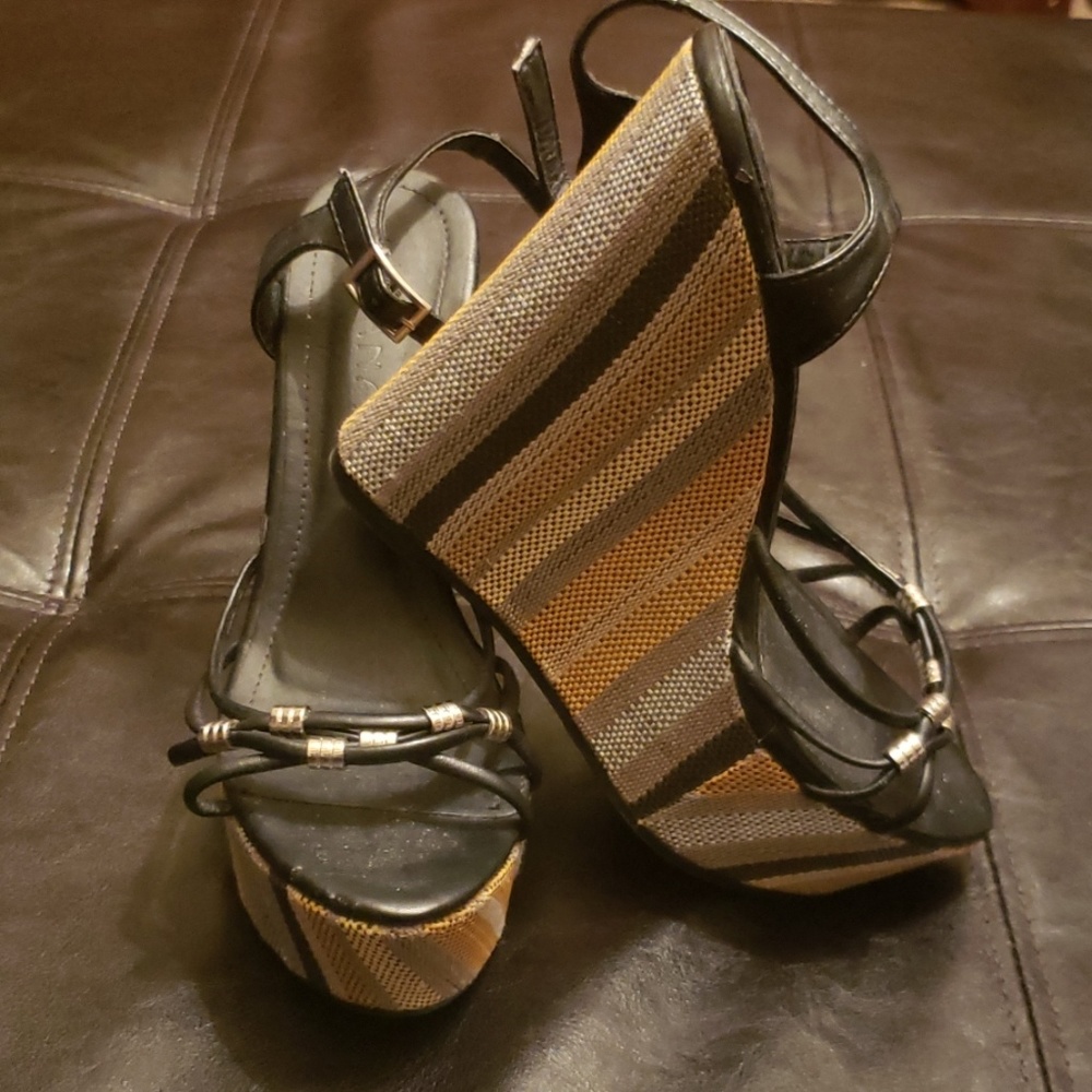 SOLD!! TWO pairs of size 8 shoes!!! - Picture 5 of 7